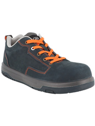 Chaussure basse de sécurité. Tige: cuir